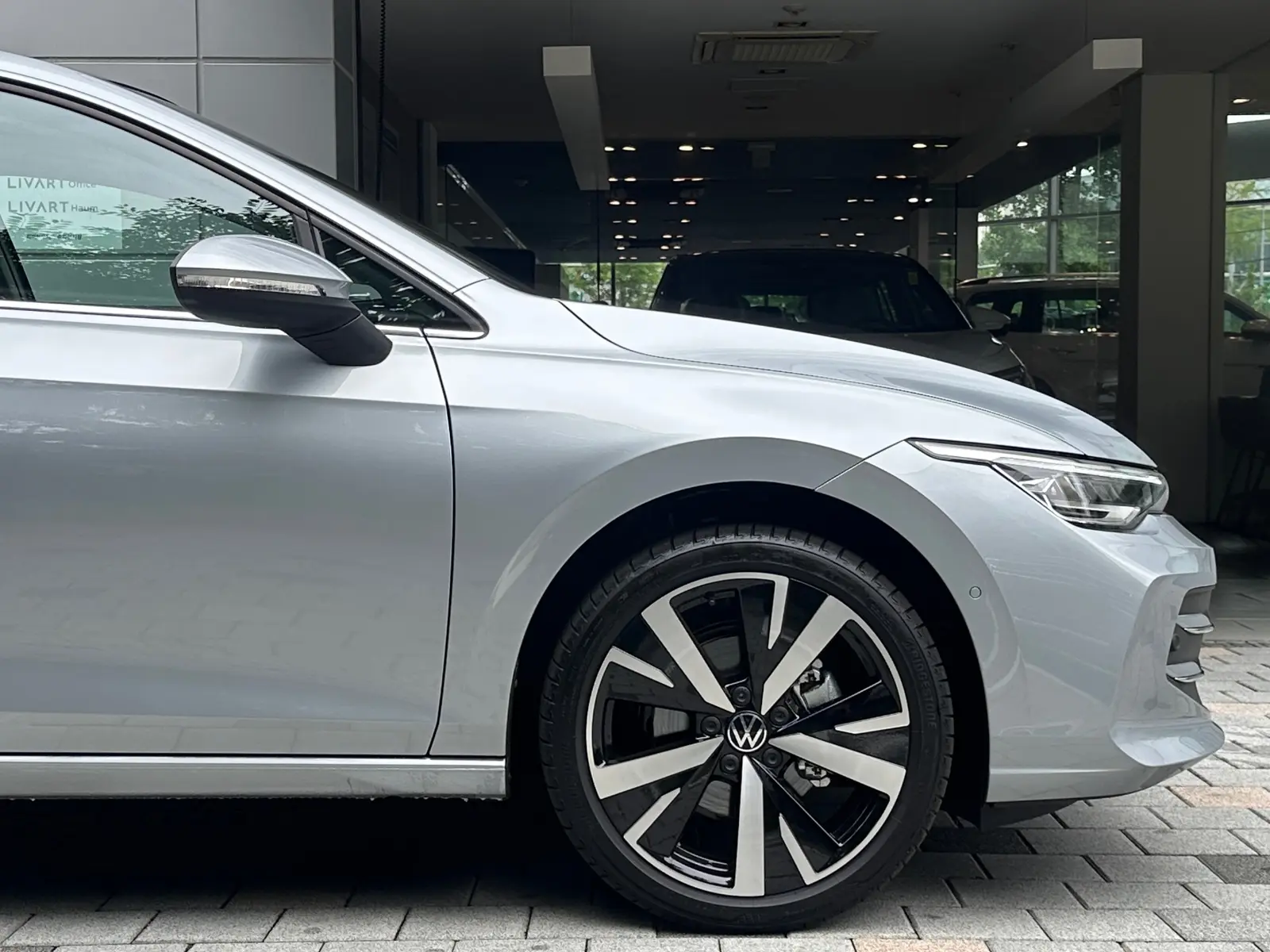 폭스바겐 골프 오이스터 실버 TDI 프레스티지 2025년식 실물 사진 4/8