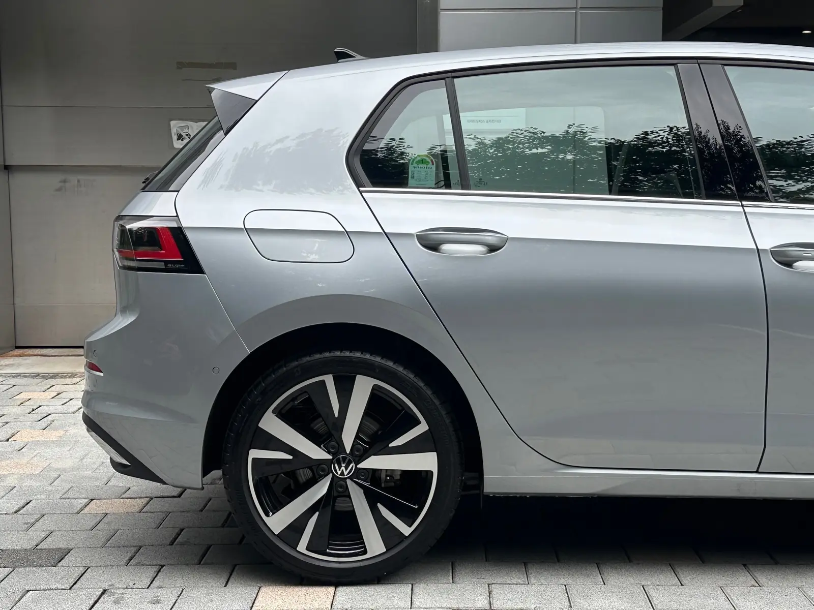 폭스바겐 골프 오이스터 실버 TDI 프레스티지 2025년식 실물 사진 5/8