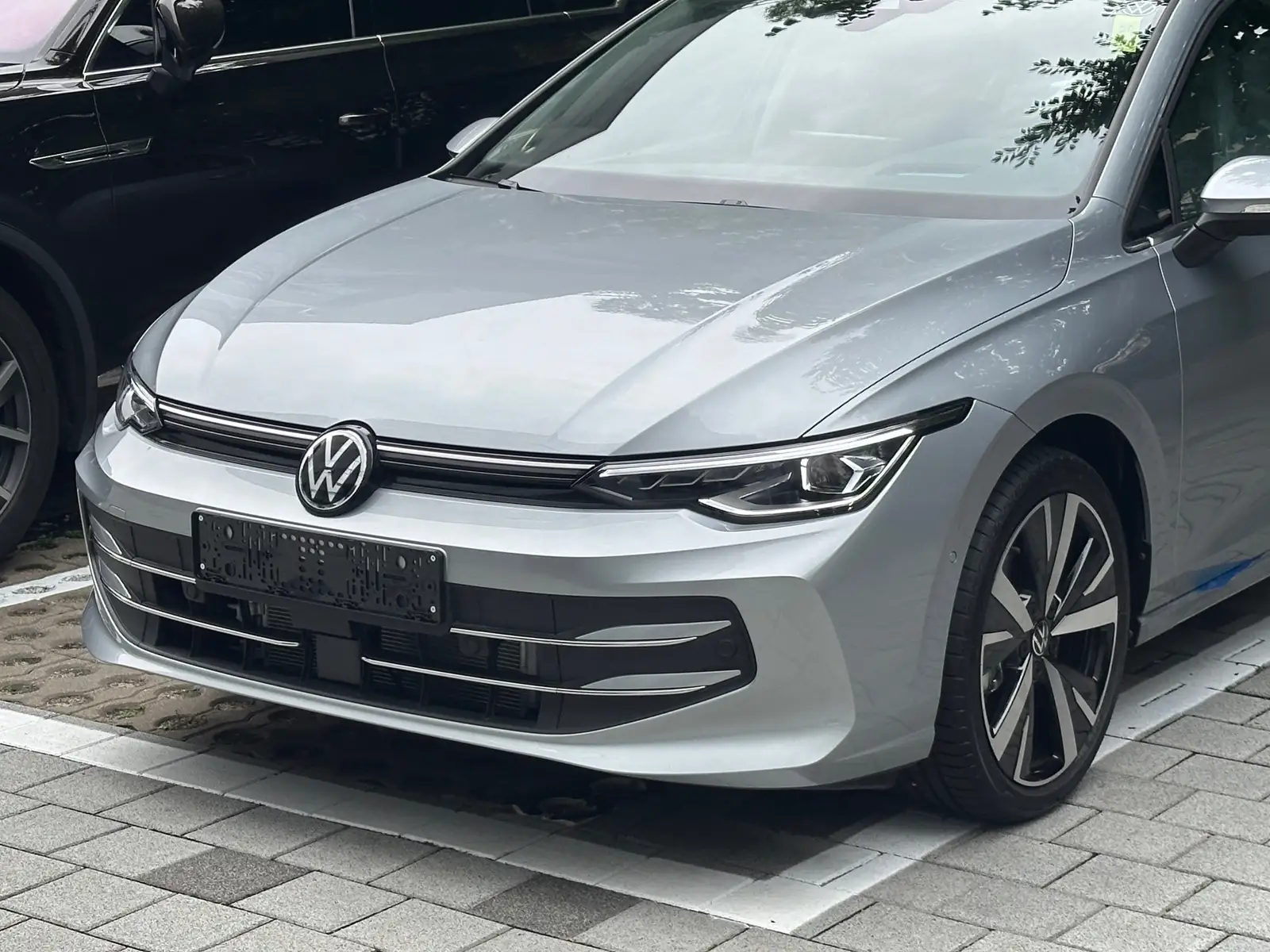 폭스바겐 골프 오이스터 실버 TDI 프레스티지 2025년식 실물 사진 1/8