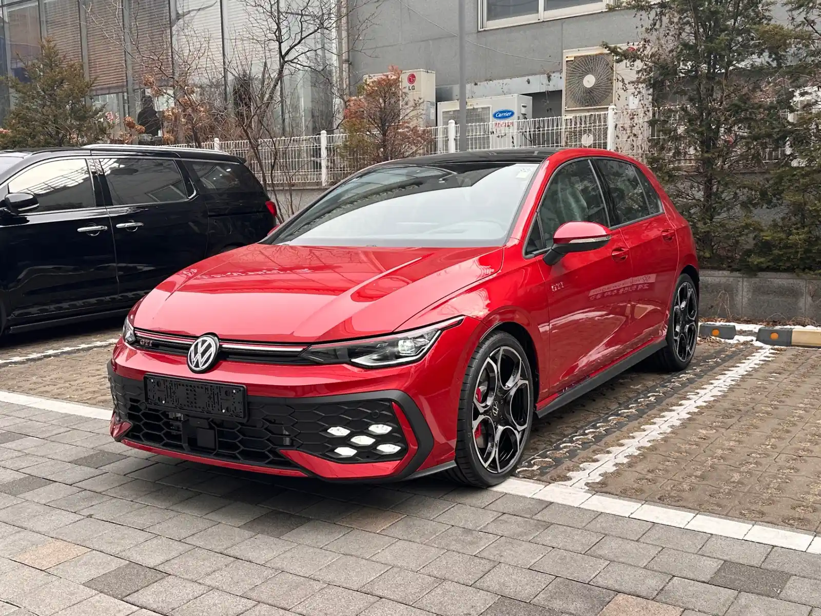 폭스바겐 골프 킹스 레드 GTI 2026년식 실물 사진 1/9