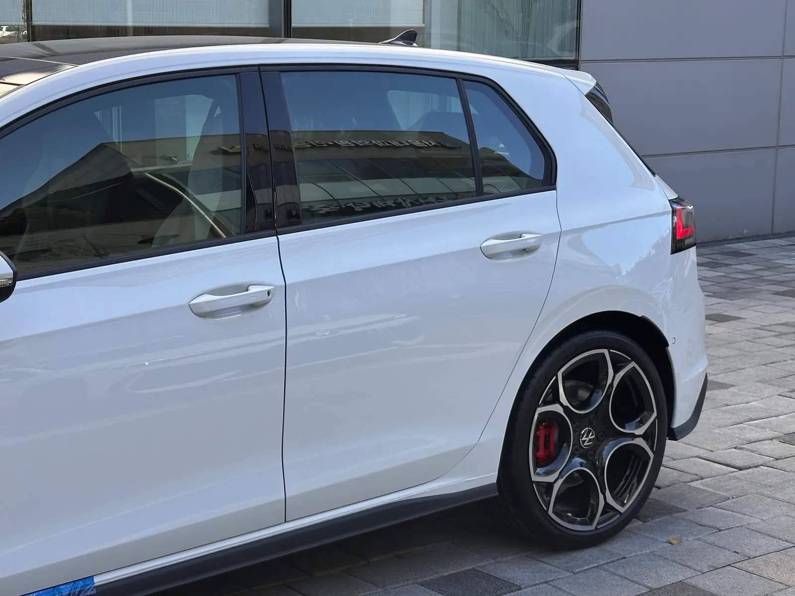 폭스바겐 폭스바겐  2026년식 실물 사진 3/10