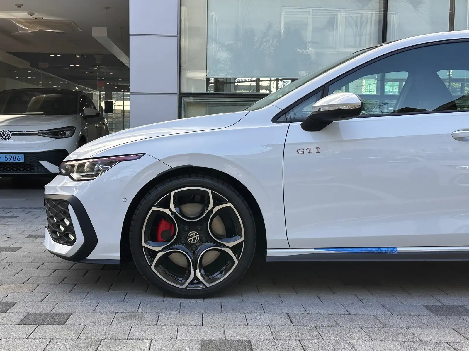 폭스바겐 폭스바겐  2026년식 실물 사진 4/10