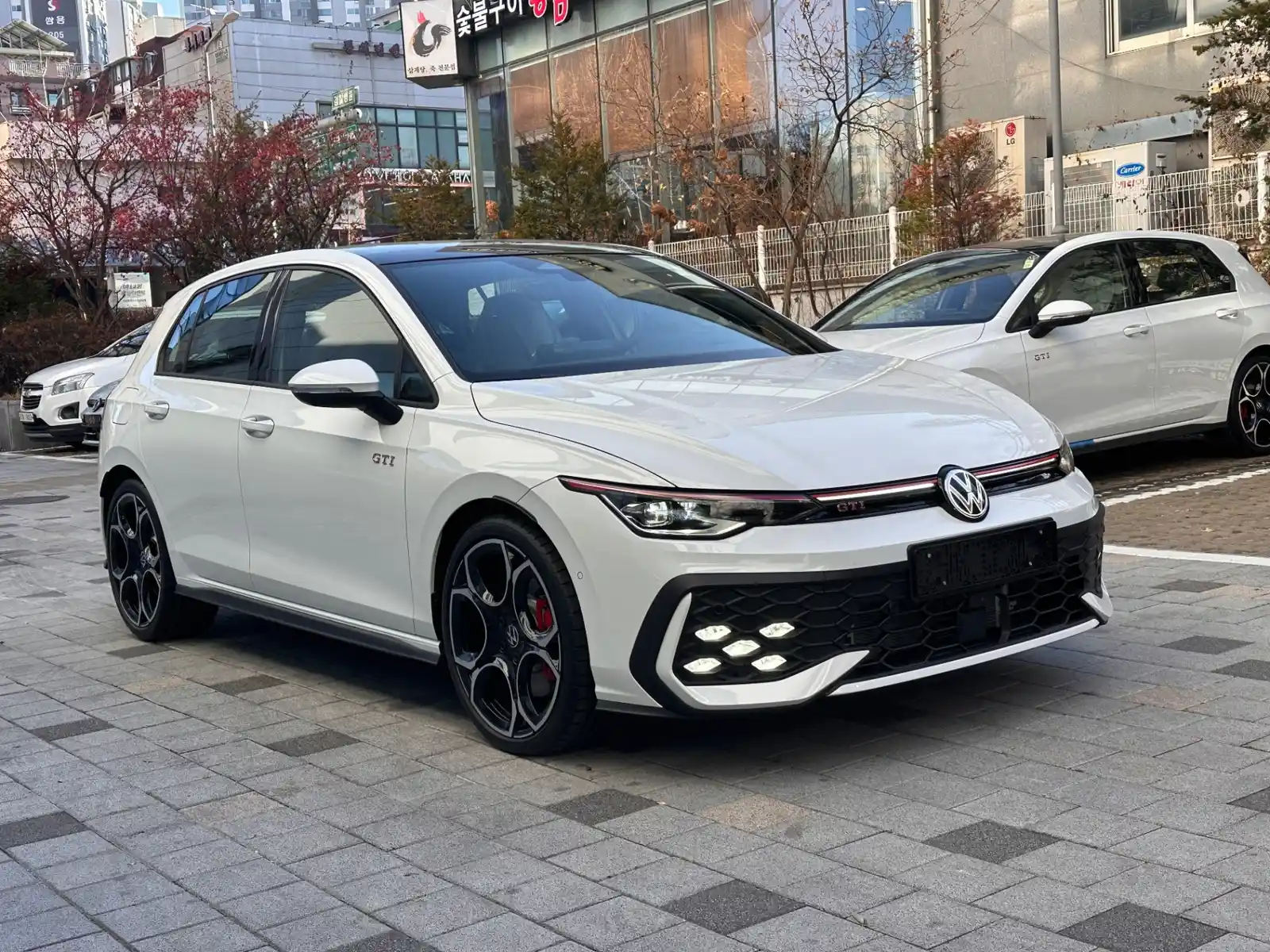 폭스바겐 폭스바겐  2026년식 실물 사진 9/10