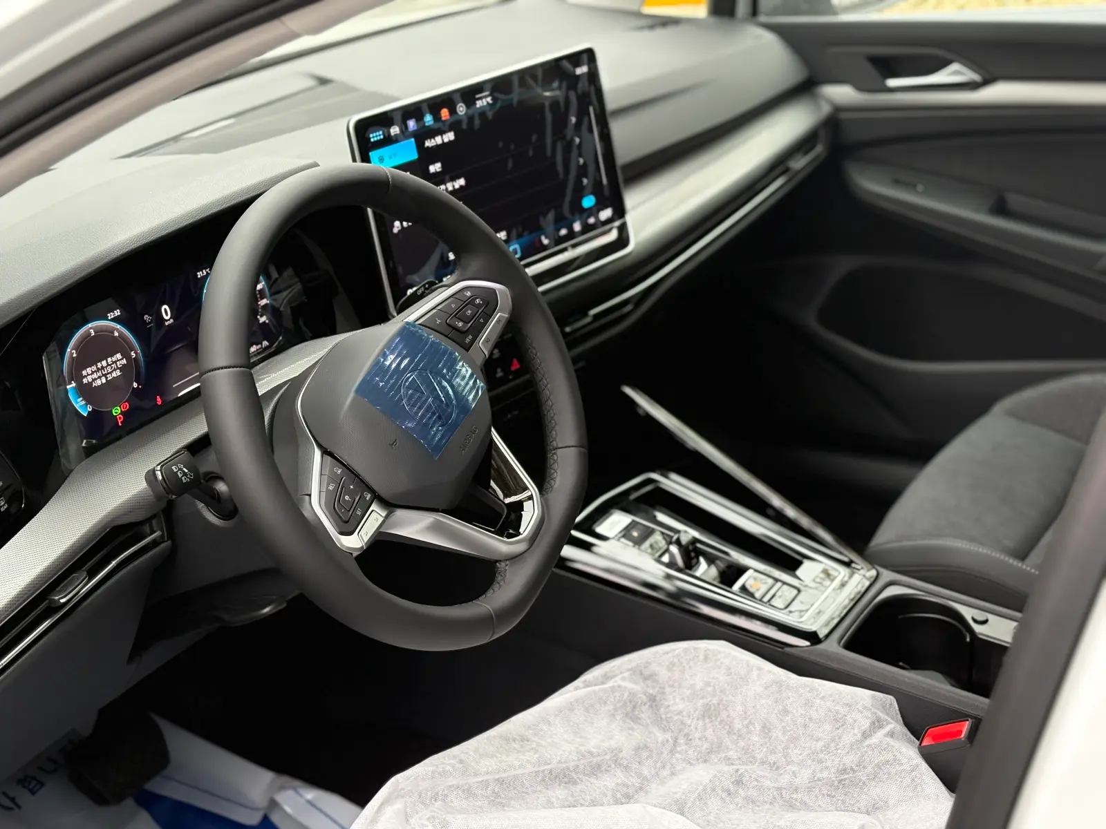 폭스바겐 골프 퓨어 화이트 TDI 프레스티지 2025년식 실물 사진 4/18