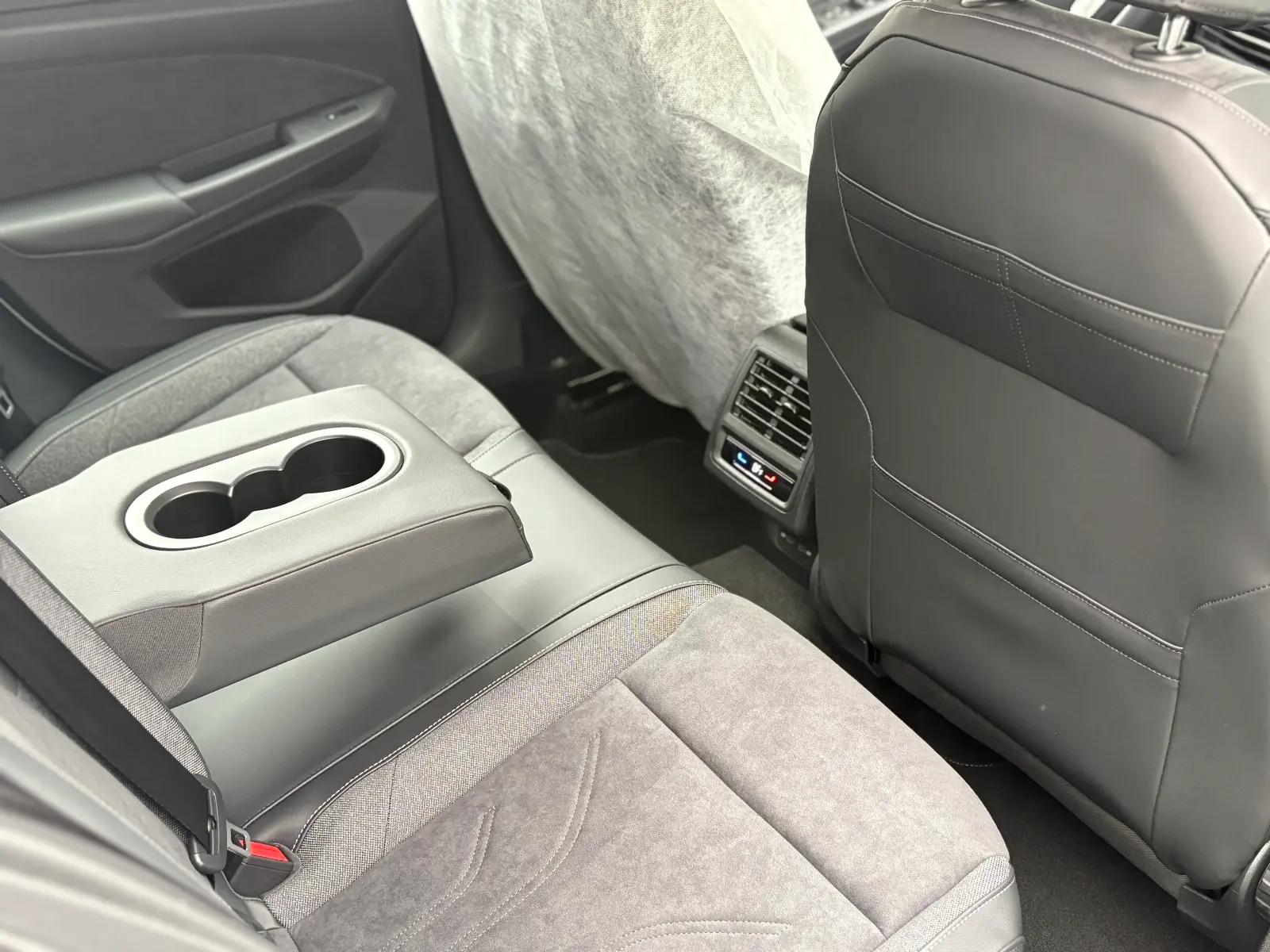 폭스바겐 골프 퓨어 화이트 TDI 프레스티지 2025년식 실물 사진 5/18