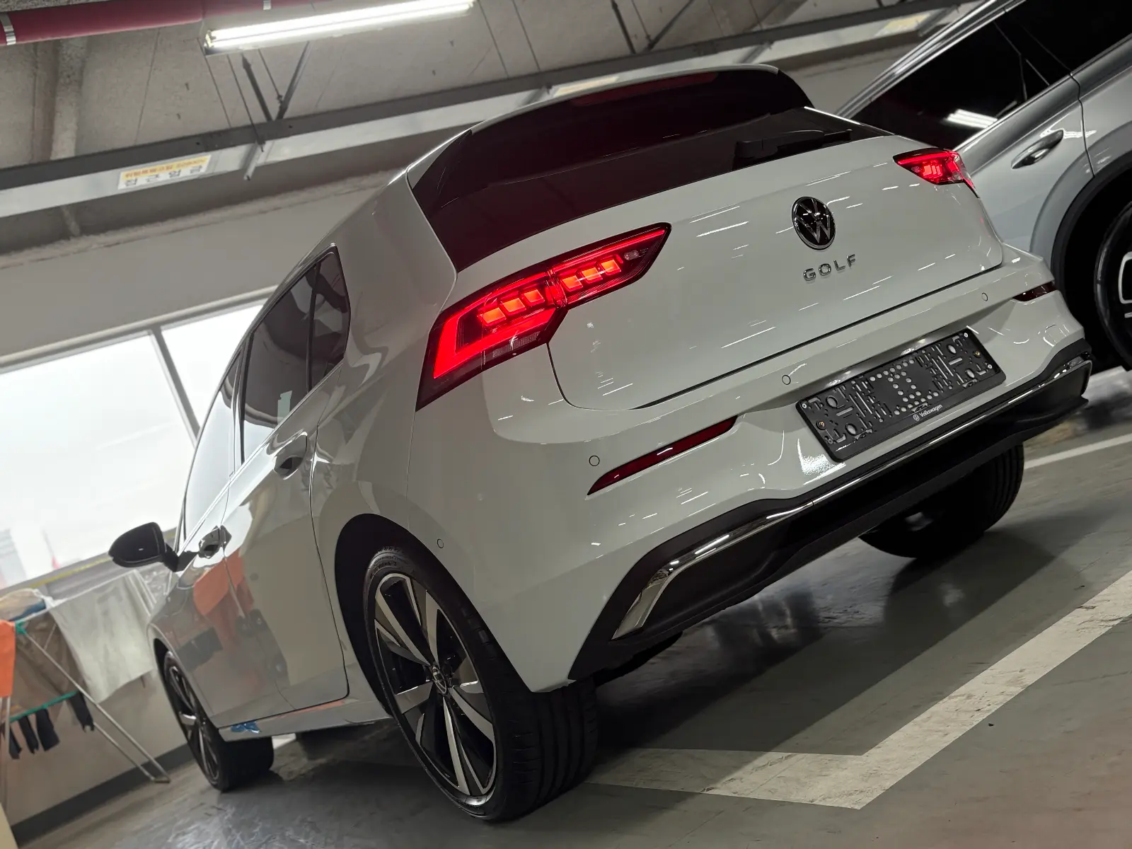 폭스바겐 골프 퓨어 화이트 TDI 프레스티지 2025년식 실물 사진 11/18