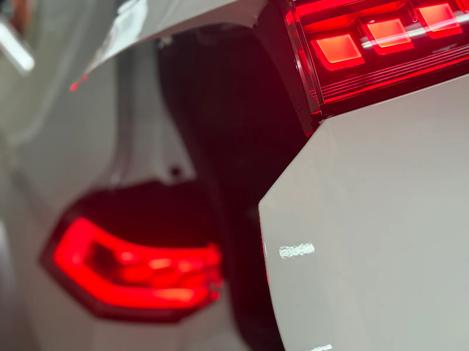 폭스바겐 골프 퓨어 화이트 TDI 프레스티지 2025년식 실물 사진 12/18