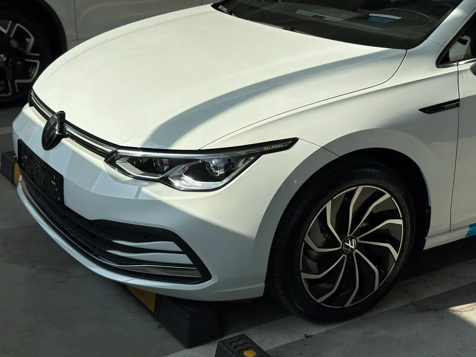 폭스바겐 폭스바겐  2024년식 실물 사진 3/13