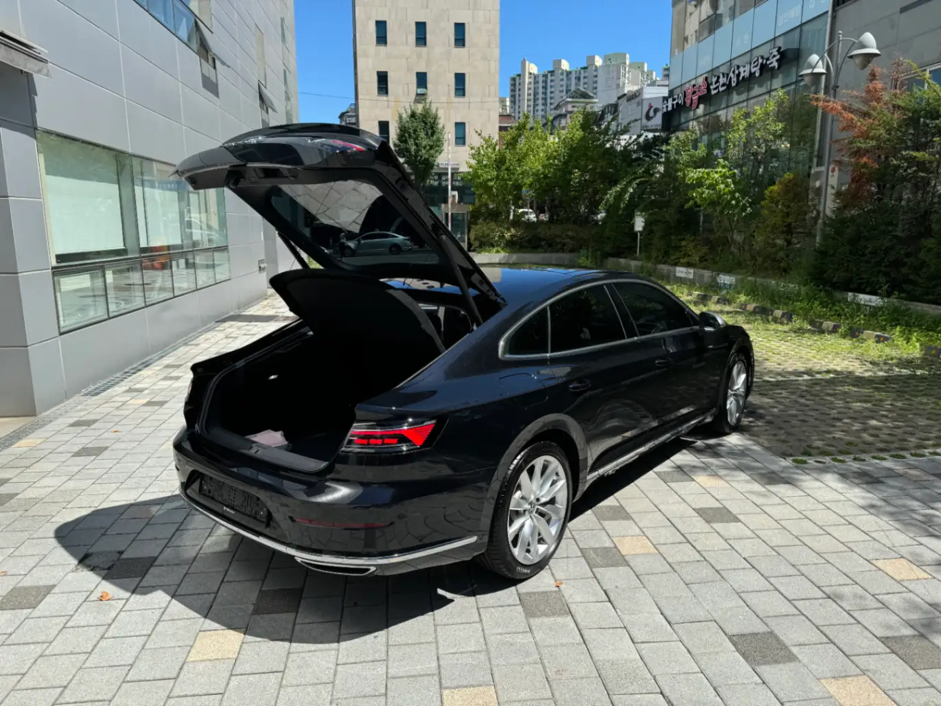 폭스바겐 아테온  프레스티지 2023년식 실물 사진 1/8