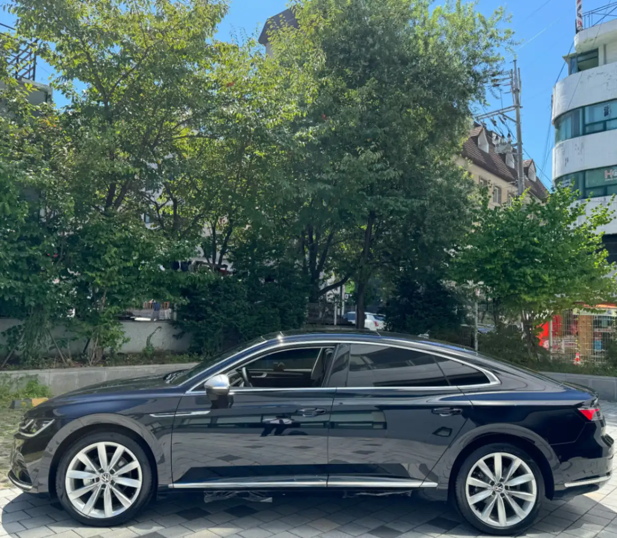 폭스바겐 아테온  프레스티지 2023년식 실물 사진 3/8