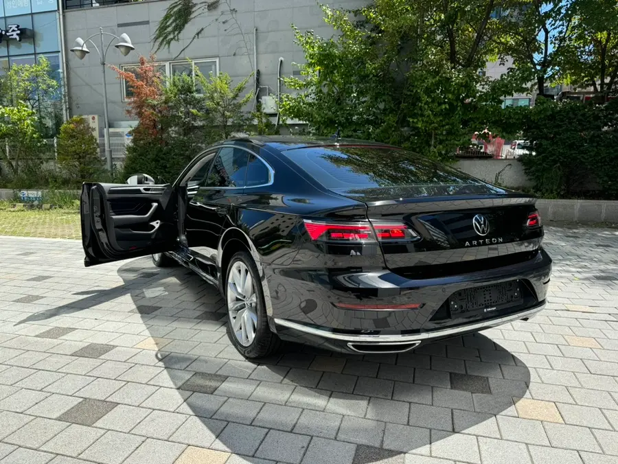 폭스바겐 아테온  프레스티지 2023년식 실물 사진 4/8