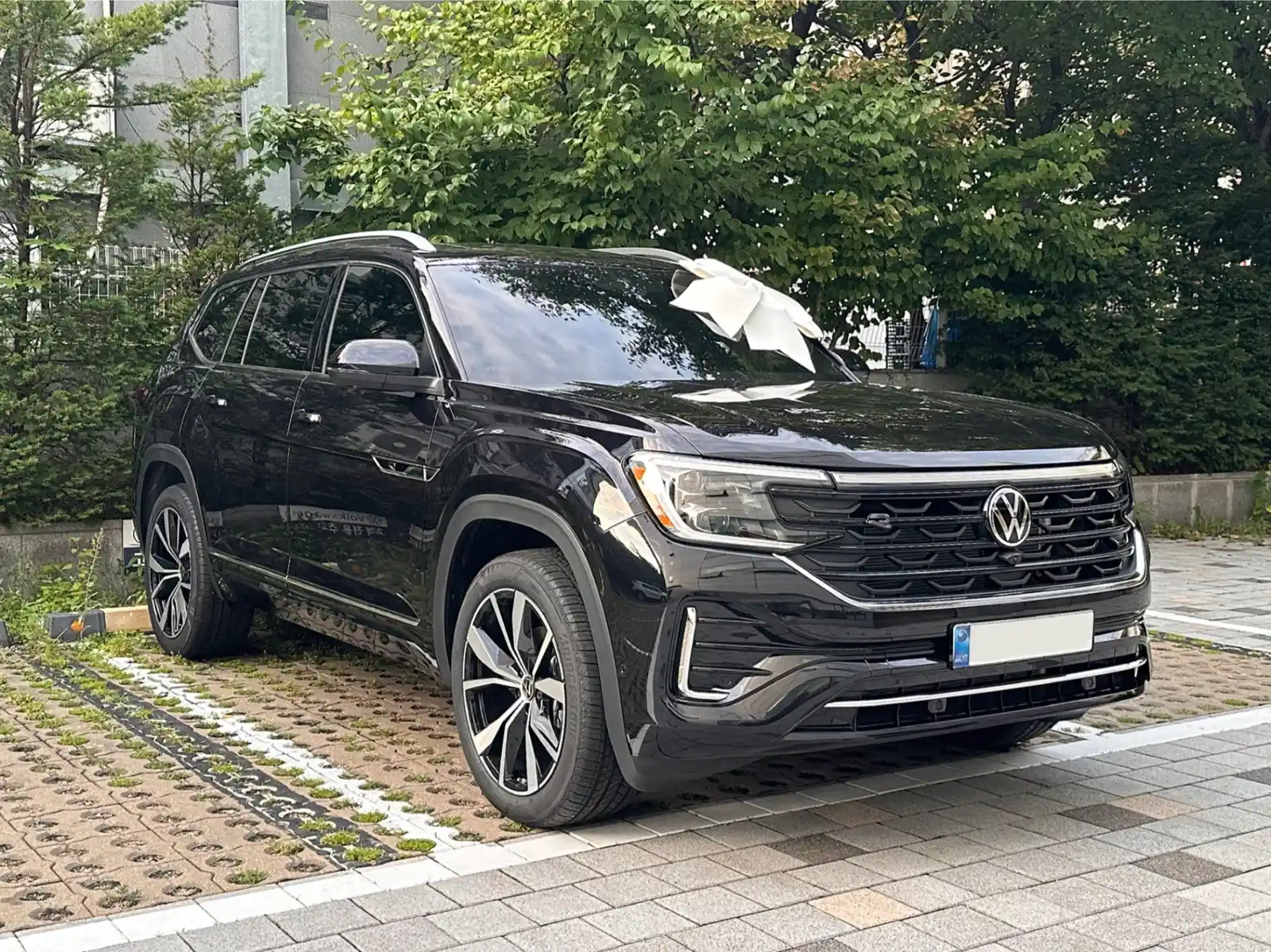 폭스바겐 아틀라스 딥 블랙 펄 R-Line 2025년식 실물 사진 4/9