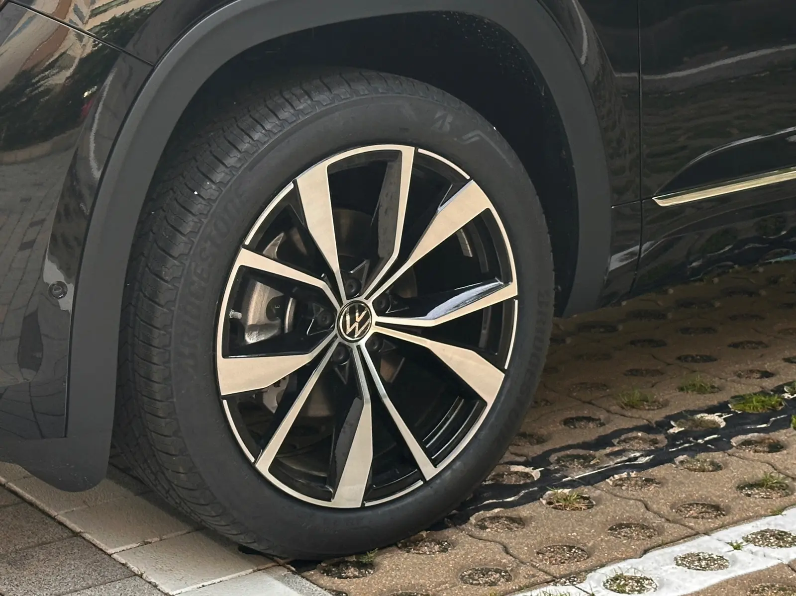 폭스바겐 아틀라스 딥 블랙 펄 R-Line 2025년식 실물 사진 6/9