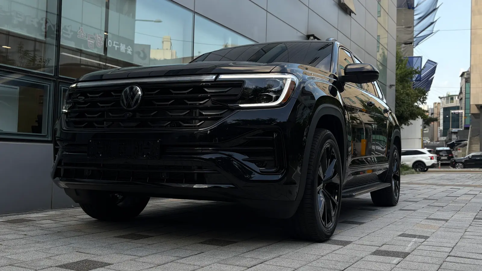 폭스바겐 아틀라스 딥-블랙-펄 r-line 2025년식 실물 사진 1/29 - 리얼 블랙에디션 시공 차량 이미지입니다.