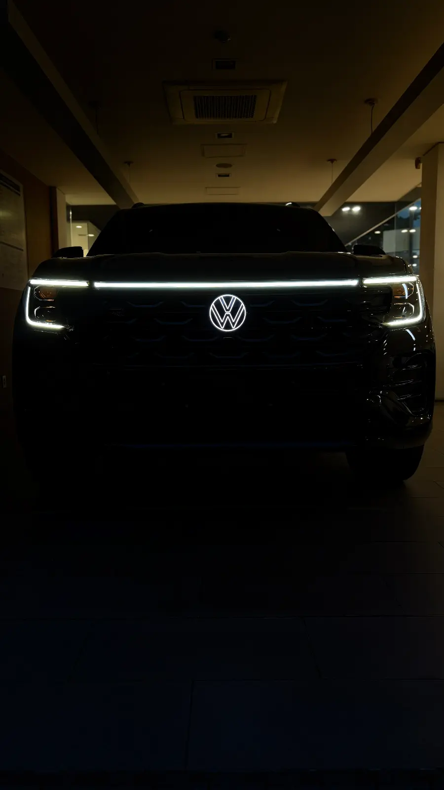 폭스바겐 아틀라스 딥-블랙-펄 r-line 2025년식 실물 사진 9/29 - 리얼 블랙에디션 시공 차량 이미지입니다.