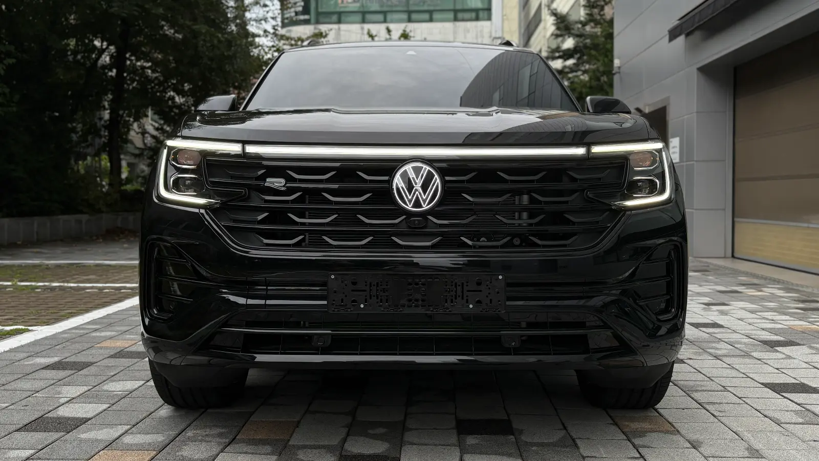 폭스바겐 아틀라스 딥-블랙-펄 r-line 2025년식 실물 사진 12/29 - 리얼 블랙에디션 시공 차량 이미지입니다.