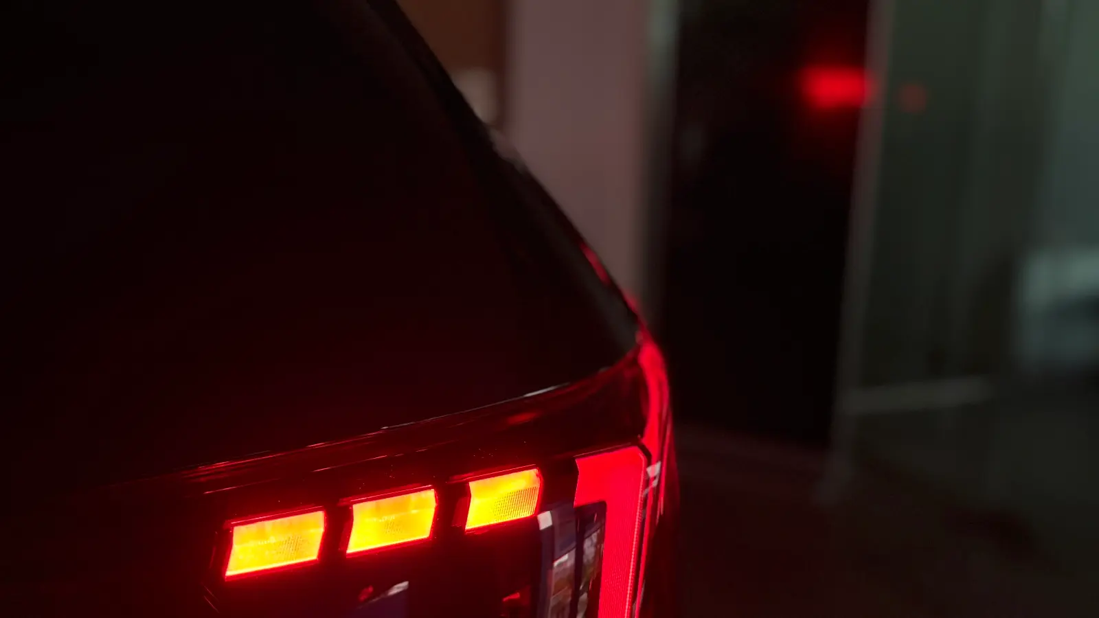 폭스바겐 아틀라스 딥-블랙-펄 r-line 2025년식 실물 사진 26/29 - 리얼 블랙에디션 시공 차량 이미지입니다.