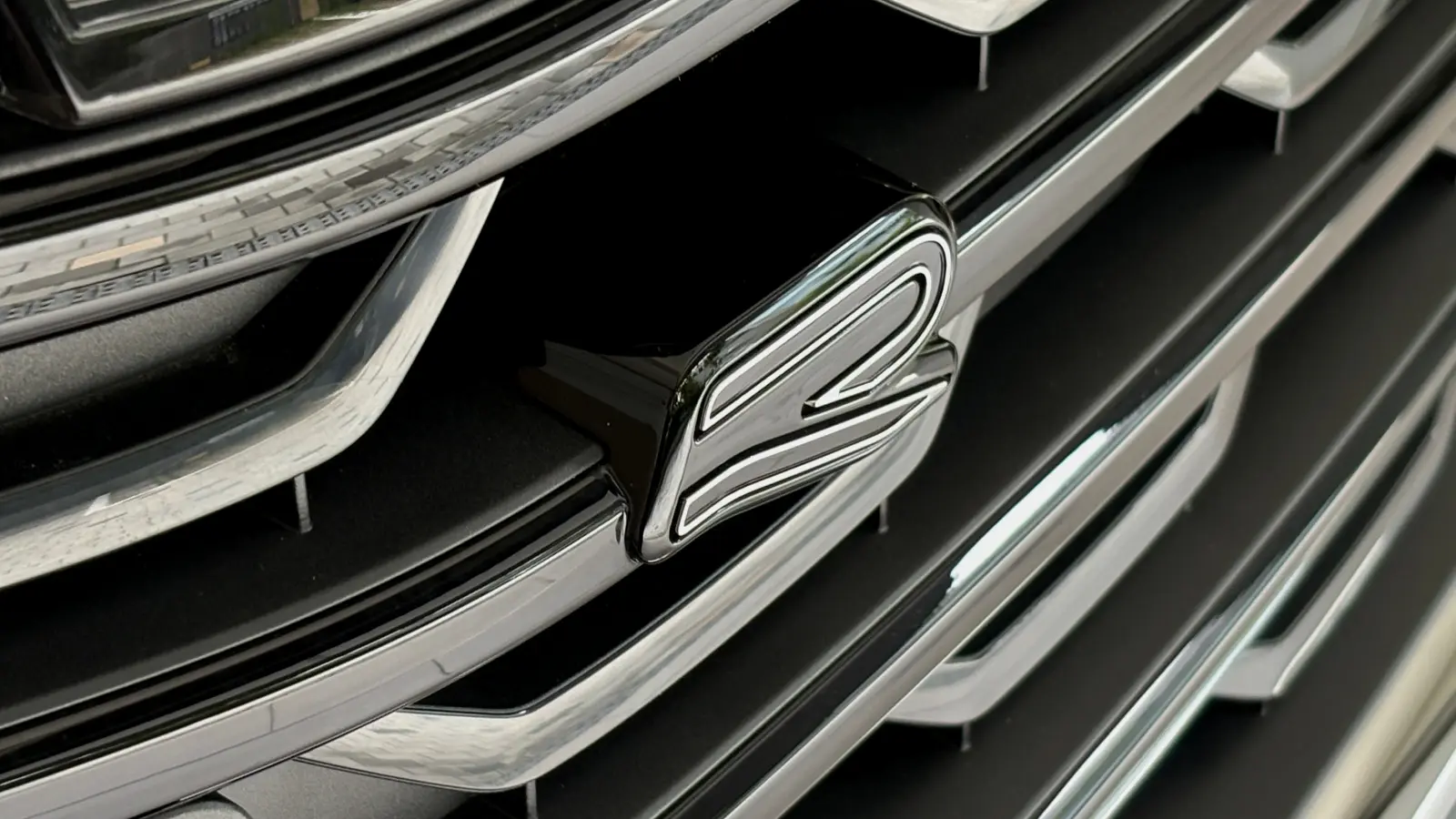 폭스바겐 아틀라스 딥-블랙-펄 r-line 2025년식 실물 사진 28/29 - 리얼 블랙에디션 시공 차량 이미지입니다.