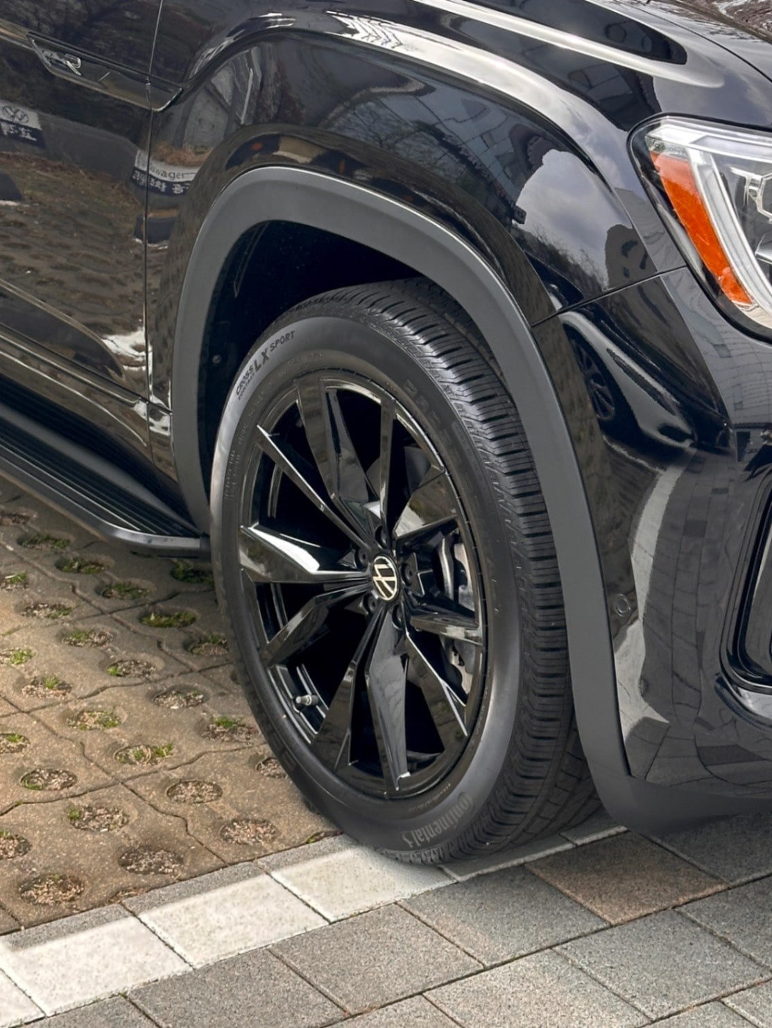 폭스바겐 폭스바겐  2026년식 실물 사진 3/9 - 블랙에디션