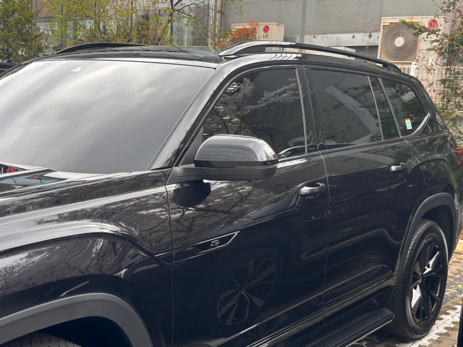 폭스바겐 폭스바겐  2026년식 실물 사진 5/9 - 블랙에디션