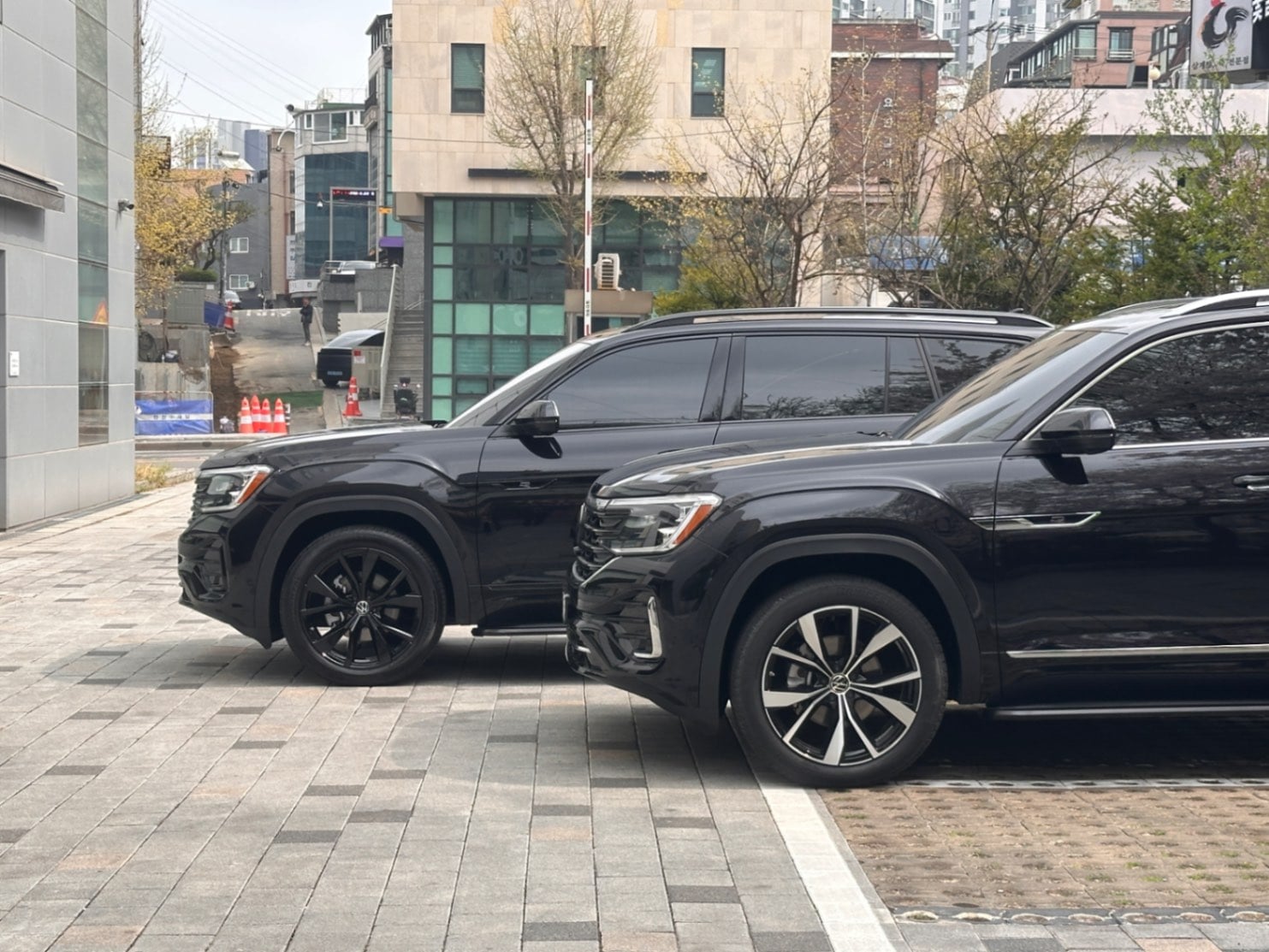 폭스바겐 폭스바겐  2026년식 실물 사진 5/10 - 블랙에디션 vs 일반