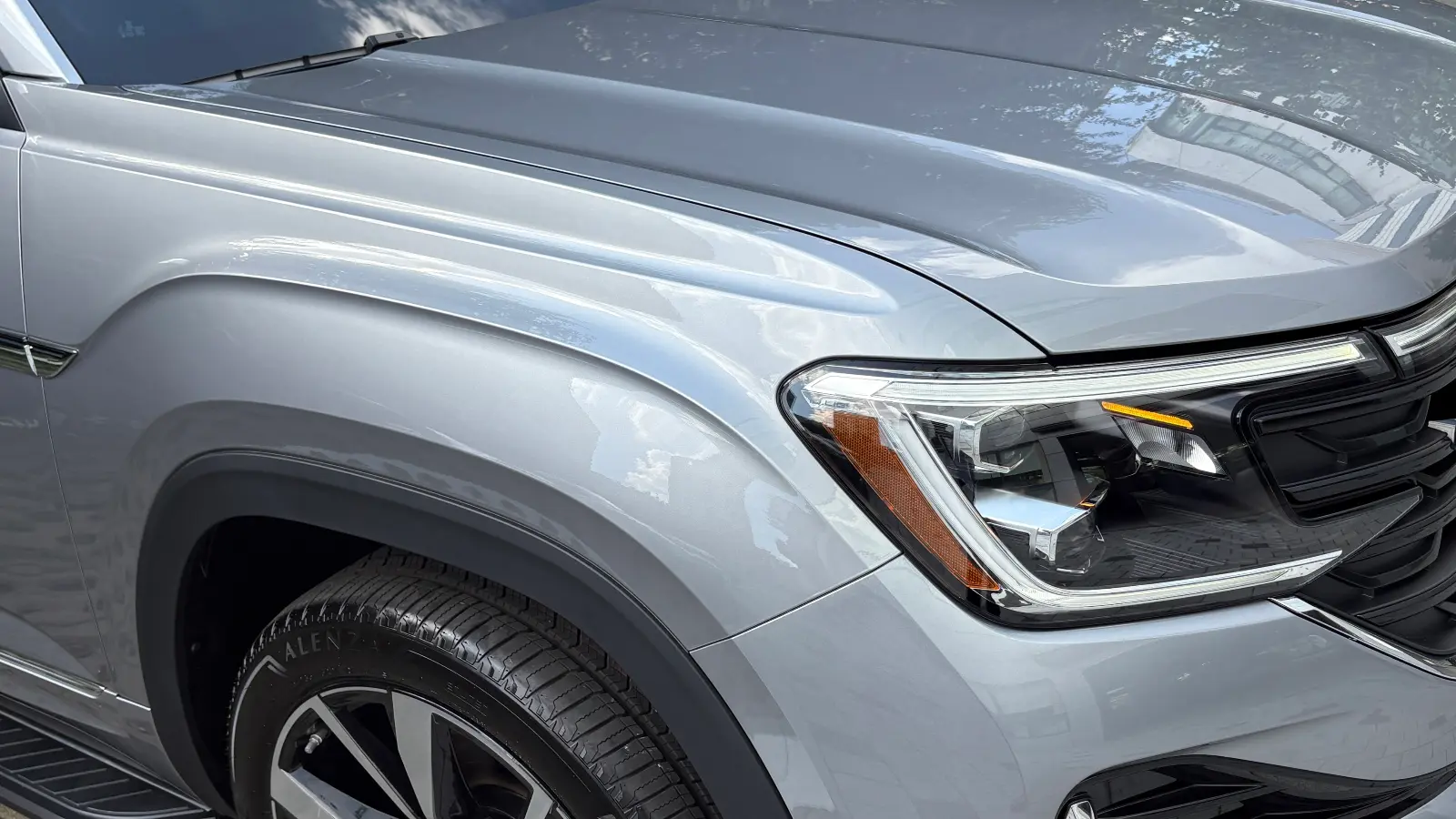 폭스바겐 아틀라스 미스트 실버 R-Line 2025년식 실물 사진 3/16 - 실버 색상 아틀라스 출고사진입니다.