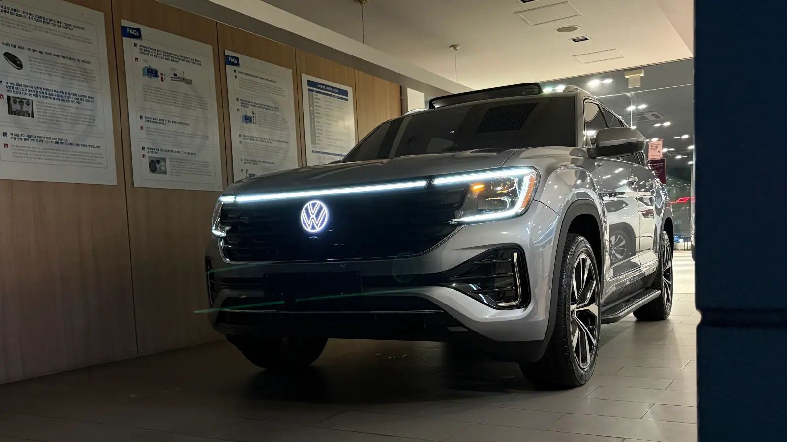 폭스바겐 아틀라스 미스트 실버 R-Line 2025년식 실물 사진 12/16 - 실버 색상 아틀라스 출고사진입니다.