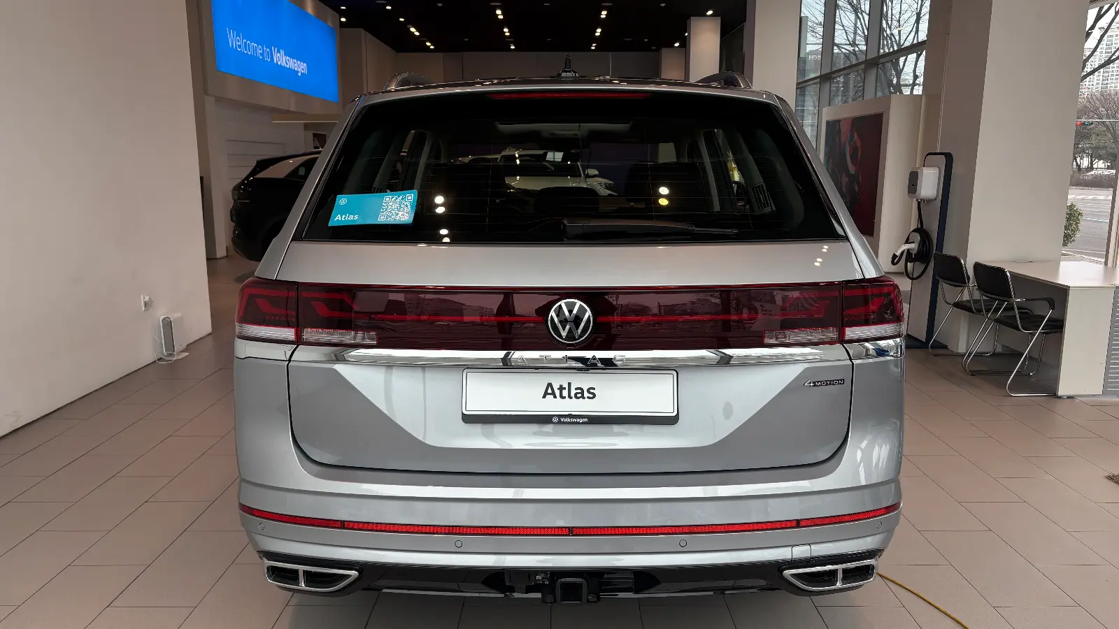 폭스바겐 아틀라스 미스트 실버 R-Line 2026년식 실물 사진 8/9 - 판교전시장 실버컬러 전시차량 촬영했습니다.