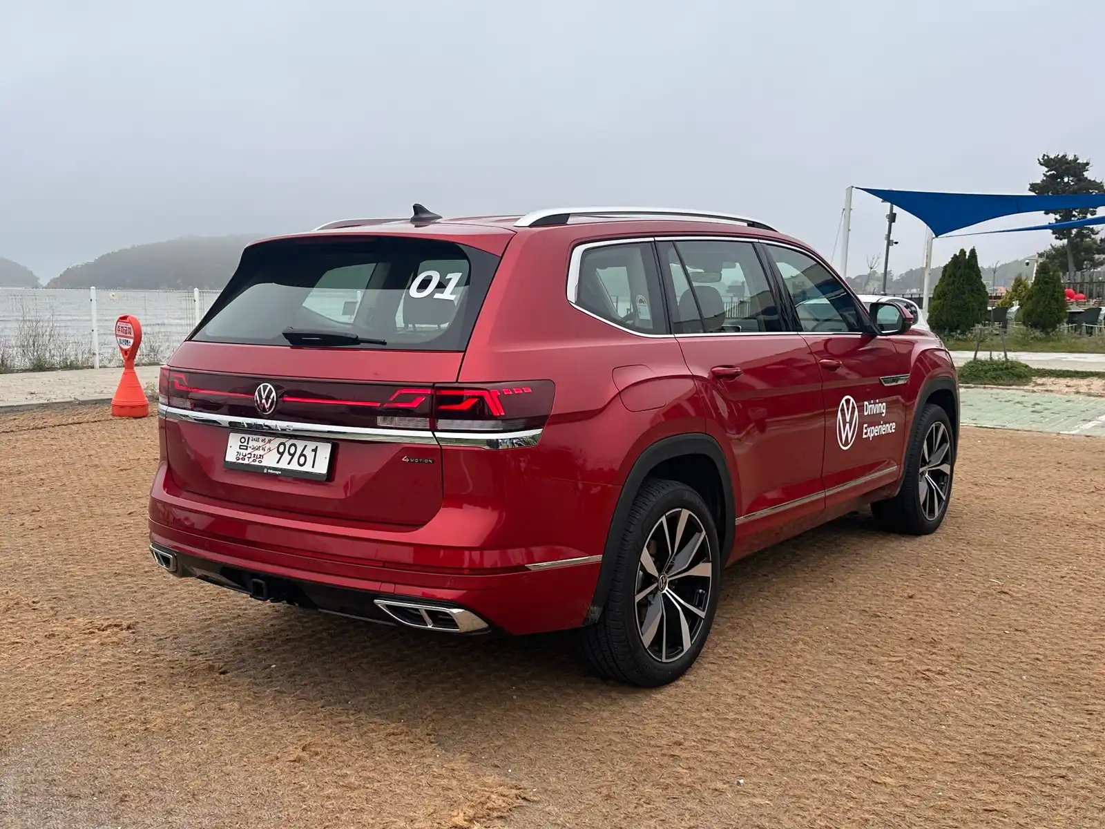 폭스바겐 폭스바겐 오로라 레드 2025년식 실물 사진 3/4
