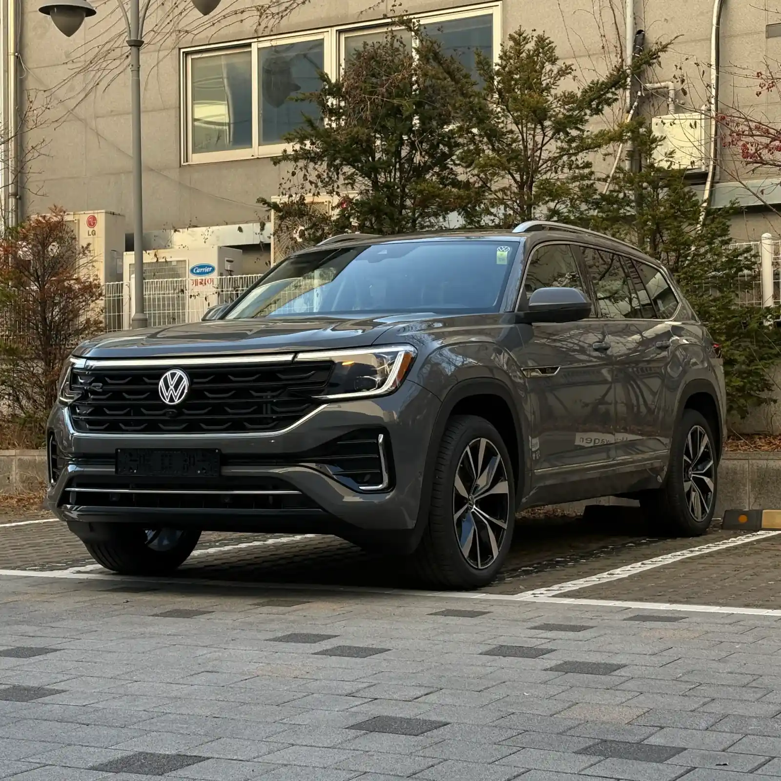 폭스바겐 폭스바겐 퓨어 그레이 2025년식 실물 사진 1/5 - 퓨어 그레이 컬러 탁송 사진