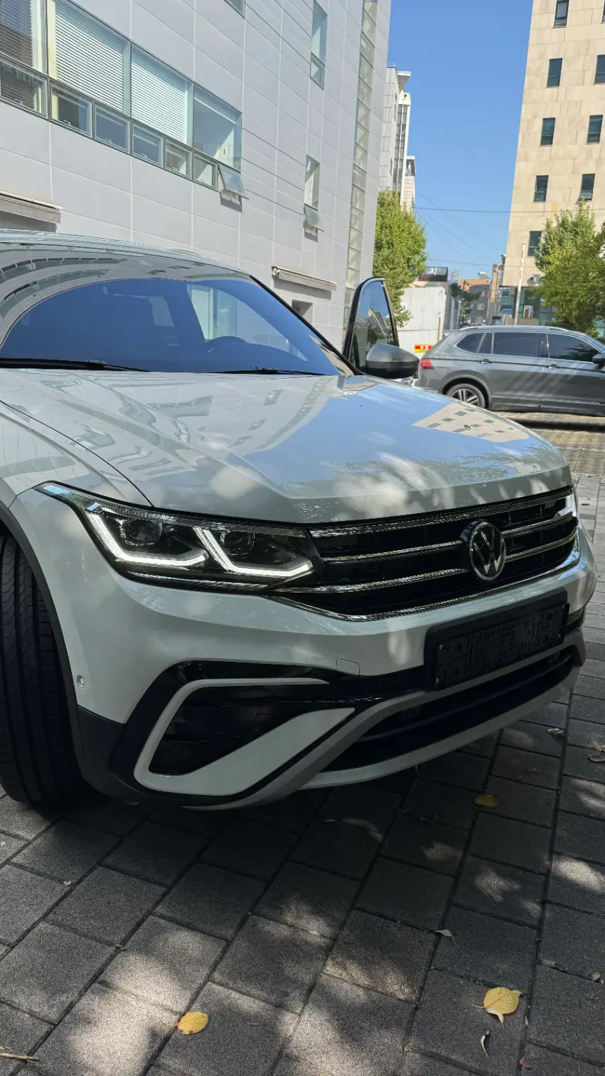 폭스바겐 티구안 퓨어 화이트 올스페이스 2024년식 실물 사진 4/9 - 24년 출고되었던 티구안 올스페이스 차량 사진입니다.