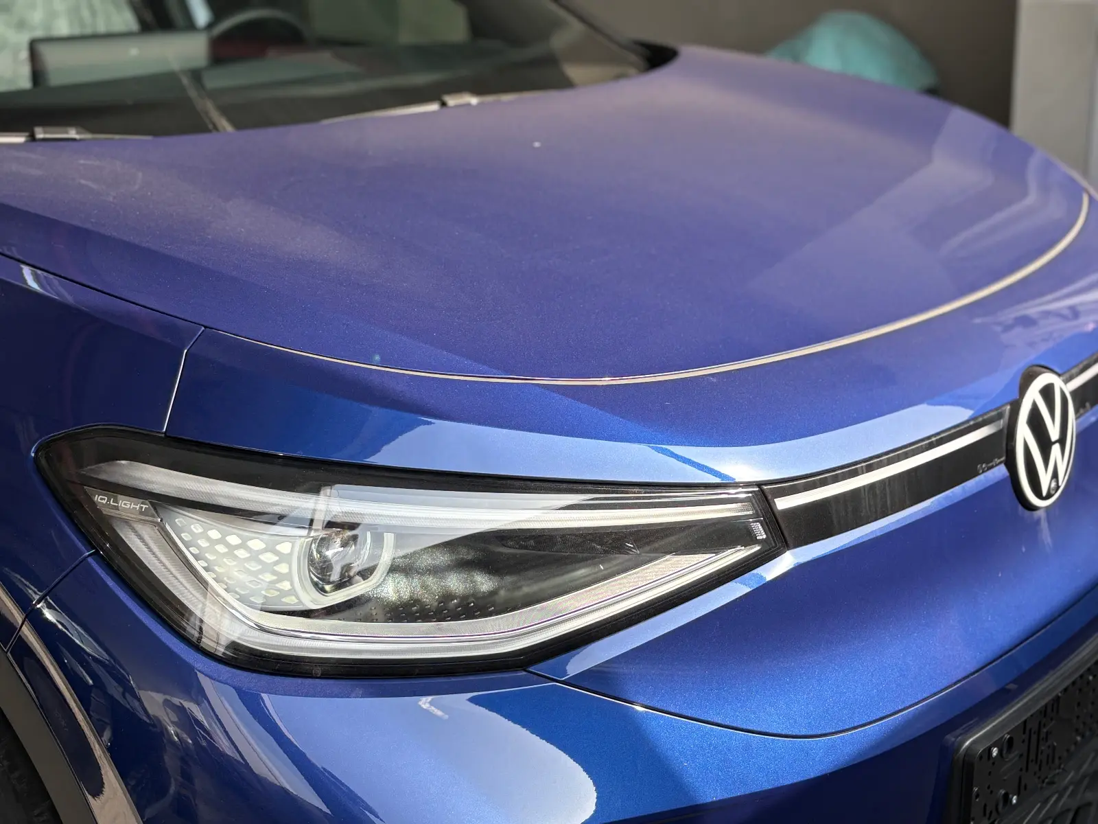 폭스바겐 폭스바겐 블루 더스크 2025년식 실물 사진 1/12 - 블루 더스크 메탈릭 ID.4 프로 차량 출고사진입니다.