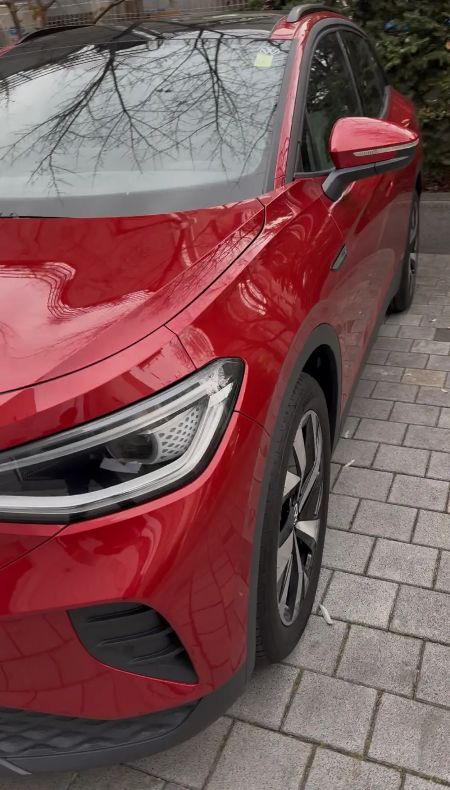 폭스바겐 ID.4 킹스 레드 Pro 2023년식 실물 사진 4/15