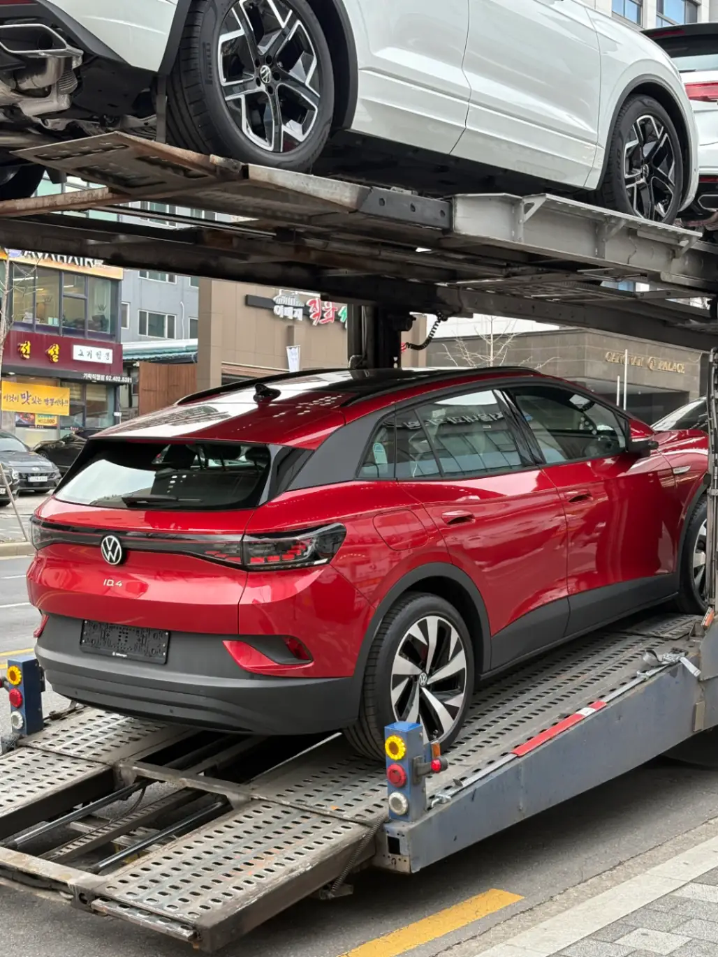폭스바겐 ID.4 킹스 레드 Pro 2023년식 실물 사진 8/15