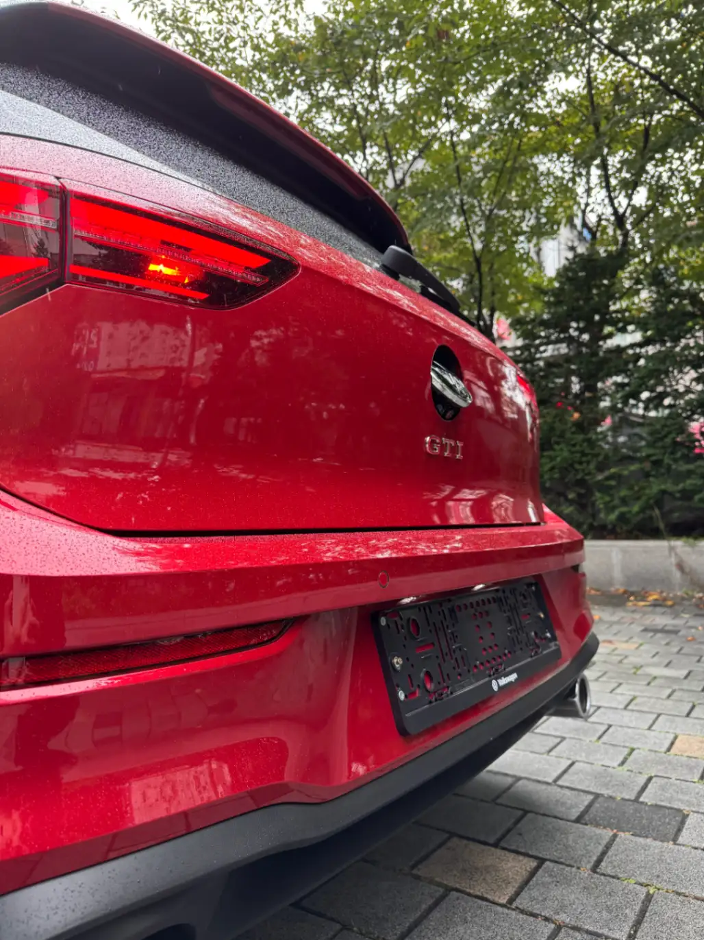 폭스바겐 골프 킹스 레드 GTI 2024년식 실물 사진 4/10 - 24년식 GTI 레드컬러 출고사진입니다.