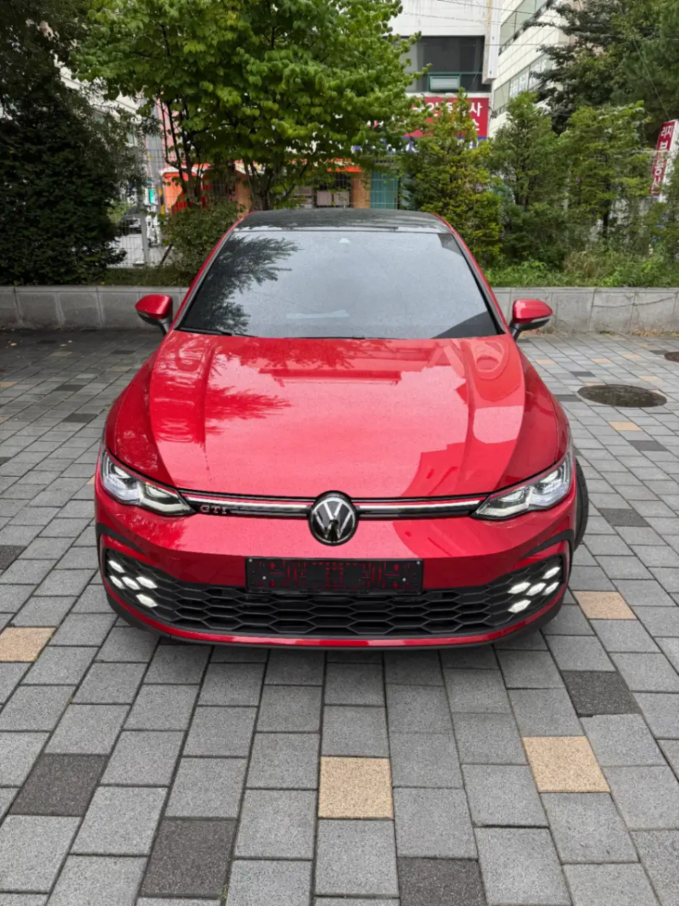폭스바겐 골프 킹스 레드 GTI 2024년식 실물 사진 6/10 - 24년식 GTI 레드컬러 출고사진입니다.