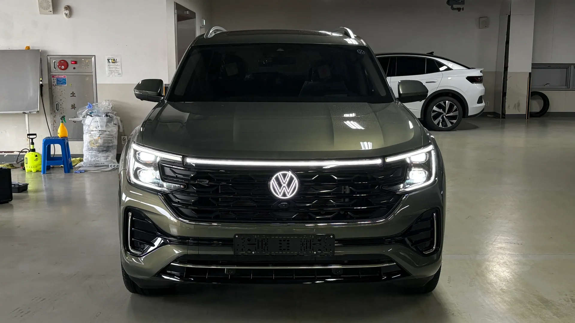 폭스바겐 아틀라스 아보카도 그린 R-Line 2025년식 실물 사진 21장