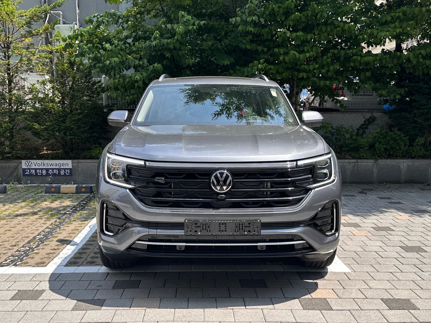 폭스바겐 아틀라스 플래티넘 그레이 R-Line 2025년식 실물 사진 4장