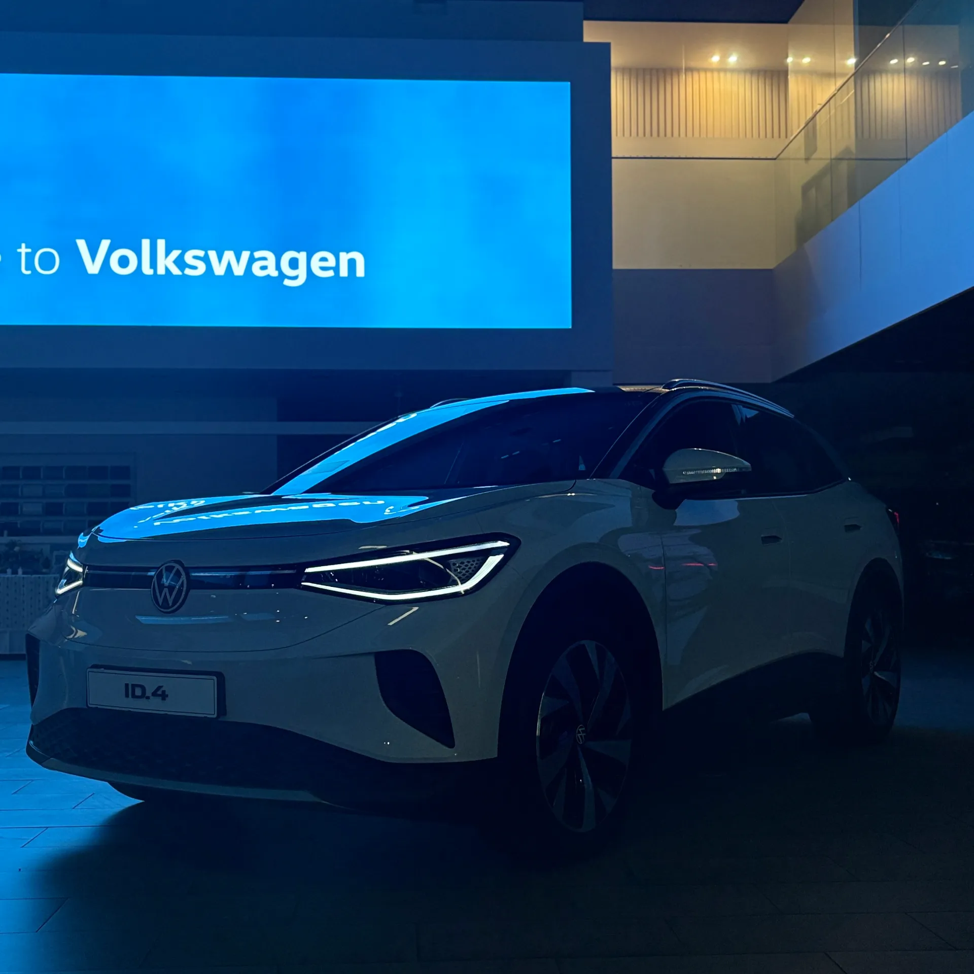 폭스바겐 id.4 글레시어-화이트 pro 2025년식 실물 사진 4장